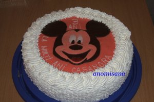 Tort Mikey Mouse cu cremă diplomat de vişine şi banane