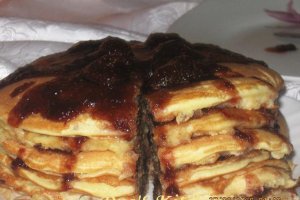 Clatite cu dulceata de capsuni