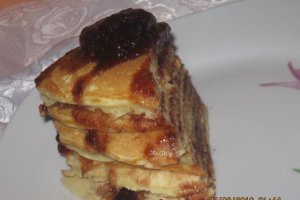 Clatite cu dulceata de capsuni