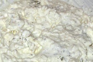 Rulouri cu branza sarata si smantana