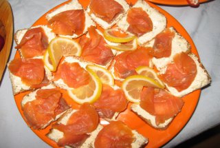 Tartine cu crema de branza si somon afumat