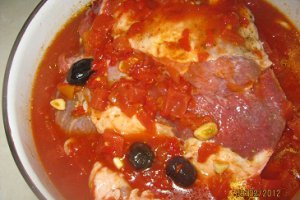 Miel cu masline şi garnitura de mazare