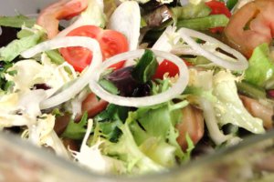 Salata "coloré",cu rosii kumato