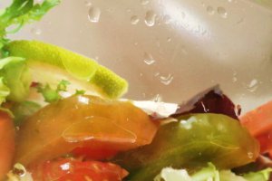 Salata "coloré",cu rosii kumato