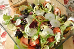 Salata "coloré",cu rosii kumato