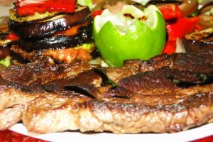 Carne de vita cu legume a la grill
