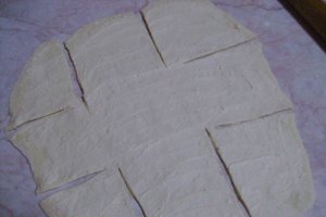 Foietaj cu măr şi sos caramel