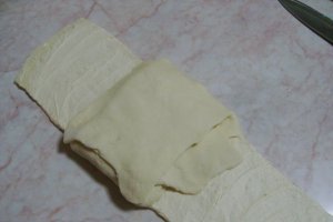 Foietaj cu măr şi sos caramel