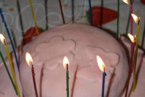 Tort cu blat de zmeura si crema de vanilie