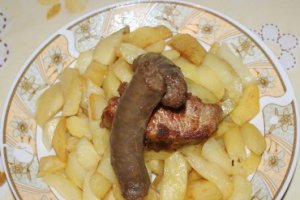 Friptura de porc cu cartofi prajiti