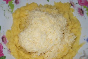 Bulete de cartofi cu cascaval