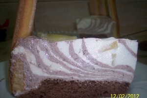 Tort cu crema de iaurt si ananas