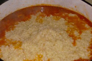 Cus-cus cu pipote si inimi de pui