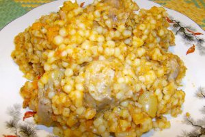 Cus-cus cu pipote si inimi de pui