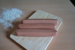 Cuiburi cu crema de branza si crenvusti de curcan