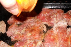 Friptura de porc cu sos de usturoi