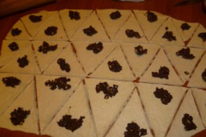 Croissant cu ciocolata, nuca si crema de alune