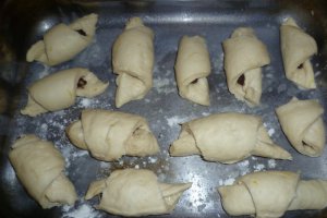 Croissant cu ciocolata, nuca si crema de alune