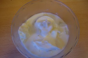 Iaurt de baut cu fructe,numai natural pentru micutii nostri