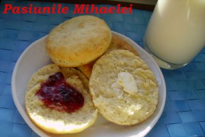 Biscuiti fragezi pentru micul dejun