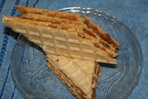 Napolitane cu nuci caramelizate