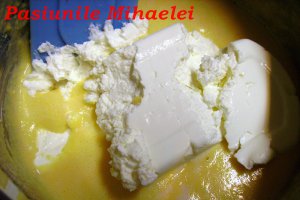 Tort cu mere si crema de vanilie