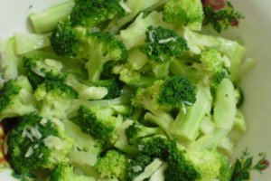 Salata de broccoli