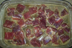 Frigarui de porc cu cartofi la cuptor