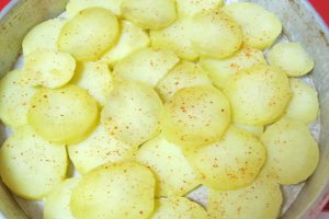 Gratin de spanac cu chiftelute si cartofi
