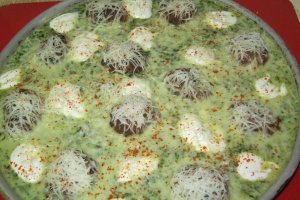 Gratin de spanac cu chiftelute si cartofi