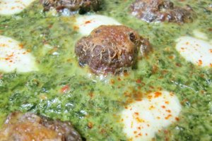 Gratin de spanac cu chiftelute si cartofi