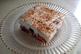 Desert cu visine si frisca