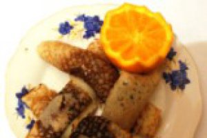 Clatite de post cu coaja de citrice si dulceata de gutui