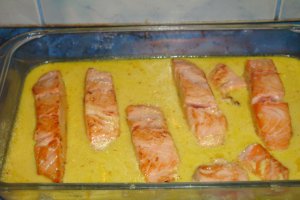 Somon cu sos de smantana si sofran