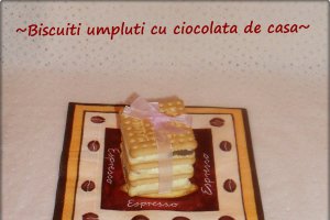 Biscuiti umpluti cu ciocolata de casa