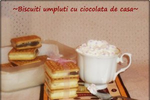 Biscuiti umpluti cu ciocolata de casa