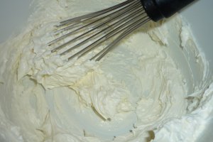 Desert prajitura cu nuca caramelizata