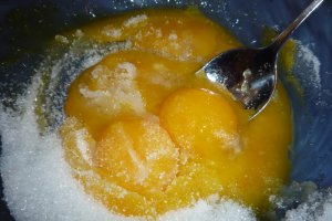Desert prajitura cu nuca caramelizata