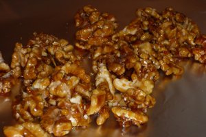 Desert prajitura cu nuca caramelizata