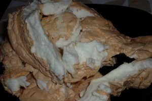 Desert prajitura cu nuca caramelizata