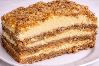 Desert prajitura cu nuca caramelizata