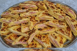 Clatite aperitiv - cu sunca si cascaval