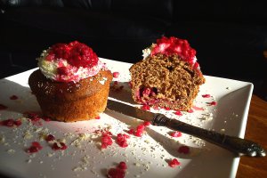 Cupcakes cu ciocolata si zmeura