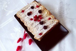 Prăjitură cu bezea şi aromă de mentă