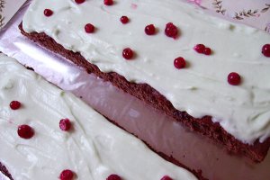 Prăjitură cu bezea şi aromă de mentă