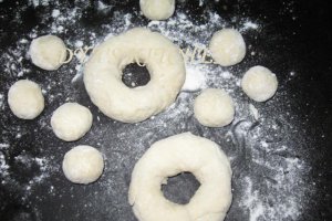 Papanasi cu dulceata de zmeura