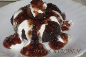 Papanasi cu dulceata de zmeura