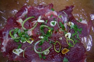 Rulouri de carne cu sos de rosii