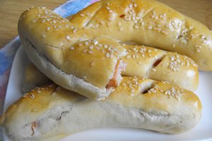 Cremwursti in aluat si chifle