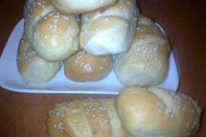 Cremwursti in aluat si chifle